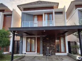 Emerald Villa