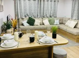 BAF Luxury Stays - Billing Aquadrome - Caravan Sleeps 8