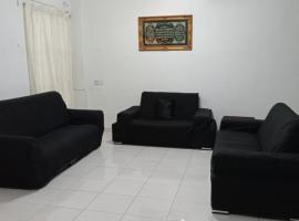 Eyna Homestay, ξενοδοχείο σε Sitiawan