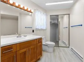 Spacious and bright large suite with independent access