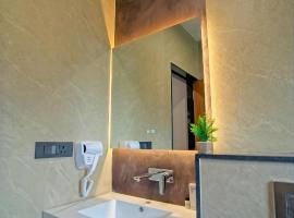 Cloudskape Resort, &xi;&epsilon;&nu;&omicron;&delta;&omicron;&chi;&epsilon;ί&omicron; &mu;&epsilon; &upsilon;&delta;&rho;&omicron;&mu;&alpha;&sigma;ά&zeta; &sigma;&epsilon; Ooty