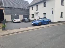 CJS Apartments - Chill or Drive am Nürburgring, Free Parking, WLan, Spacious Rooms, Quiet Location