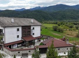 Къща за гости "Тони"、ドブリニシュテのゴルフ場併設ホテル