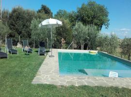 Rustic Charm, Modern Comfort, hotel v destinaci Cortona