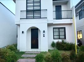 ELISA'S 3 Bedroom with pool, hotel que acepta mascotas en San Pablo