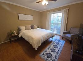 Charming Contemporary Home, δωμάτιο σε οικογενειακή κατοικία σε Vestavia Hills