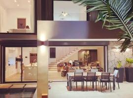 Villa Sunset St Gilles, hotel in Saint-Paul