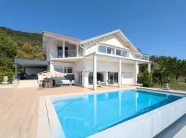 Studio dans Villa avec Piscine