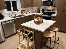 Cozy & Contemporary Stay