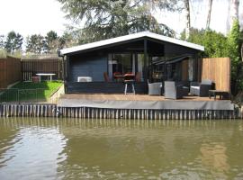 Modern waterfront chalet, hotel u gradu 'Geel'