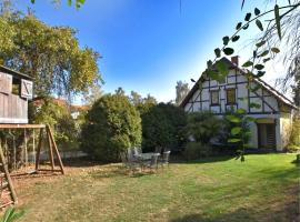 Geräumiges Ferienhaus in Hessen mit Garten, hotel in Waldeck