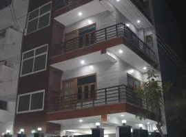 Let'stay- Noida Sec-112