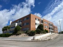 Stylish & Spacious Apartment with Balcony