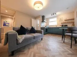 Luxury 1-Bed Apartment - Free Parking - Heart of Southville