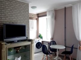 СВЕТ всегда! В Белых тонах 1ком Центр ЦУМ, пр Мира WI - FI Посуточно месяц, hotel in Chernihiv