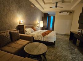 Hotel Cedara, hotel cerca de Aeropuerto de Pantnagar - PGH, Haldwāni