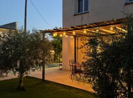 Maison Villa Nimes 4 Chambres, Piscine et 2 places parkings privés fermés, ξενοδοχείο στη Νιμ