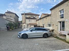 G&icirc;te 6p Ard&egrave;che ,Ruoms centre, climatis&eacute; avec piscine, hotel na praia em Ruoms