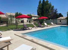Mas Saint André 3 étoiles au cœur de la Provence, ξενοδοχείο σε Saint-Andiol