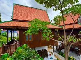 Sala Khmer - Traditional Wooden House & Garden