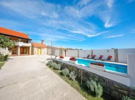 Villa in Poličnik with Pool near Zadar