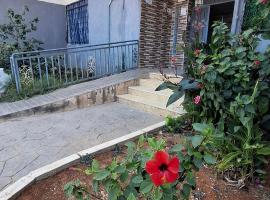 Apart F3 in Tipaza, 10 mins from the beach, hotel con estacionamiento en Tipasa