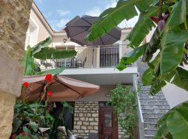 Stone-built Villa Nesseris 80 m2, Hotel in Preveza