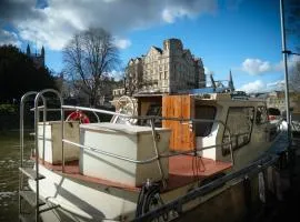 The fun boat - off grid - city centre - warm & cosy