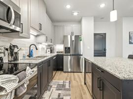 IRIE Living Brand New Lux 2BR Min Grand Park, hotel in Westfield