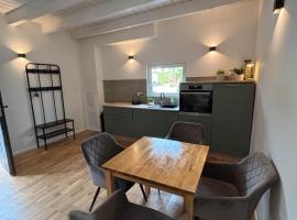 Chalet Ruhrtal Meschede Freienohl mit Parkplatz und Klimaanlage, hotel em Meschede