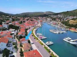 Waterfront Seaview Apartment Maria