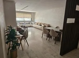 Appartement avec piscine à coté de l aeroport