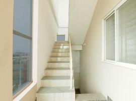 Hotel O Sea Coastal Inn, hotel en Kākināda