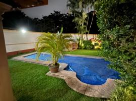 Casa La Cañada216 con Alberca Climatizada、クエルナバカのホテル