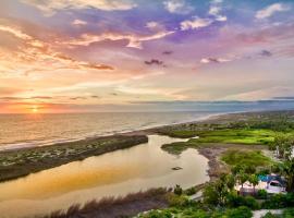 Alegria Suites at La Poza Beach、トドス・サントスのホテル