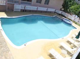 SeaView Heights Villa montego bay, guest house in Montego Bay