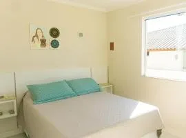 Quarto solar privativo aconchegante b301