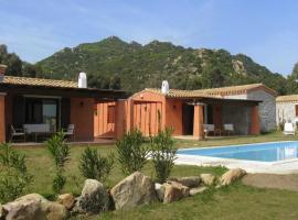 Villa in San Pietro near White Sand Beach, hotel en Cala Sinzias