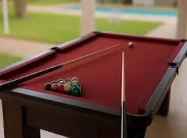 A Casa Paradisíaca Total Luxuoso Piscina Super Hiper Mega Quente 50 graus Aquecimento Elétrico , Sinuca e 5 Quartos Com Roupa de Cama e Banho