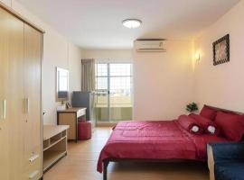 SURANG MANSION, hotel in Ban Bang Khen (1)