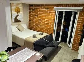 Nuevo y Moderno Apartamento con Parqueo en la atractiva Zona 4