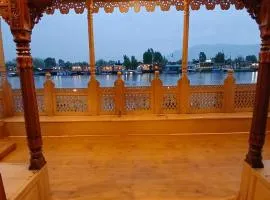 Young Beauty Star Houseboat