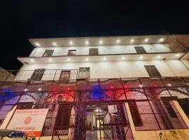 Omji Spiritual Stays - Shri Ram Janki Ashram, 10 min walk to Hanuman Garhi temple