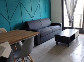 T2 moderne proche centre avec balcon et wifi, Hotel in Saint-Lô