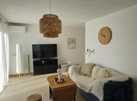 Charming 1 Bedroom Apartment with terrace air conditioning and private parking