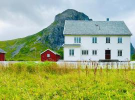 The Vicarage- ARKT Lofoten, hotel i Vareid