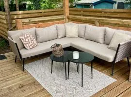 Casa Elvina, heerlijk chalet op een ruime zonnige plek met omheinde tuin overdekt terras en vrij uitzicht