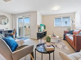 Supersized 2 bed in Central Bentleigh