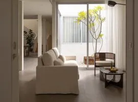 Private Contemporary House near Old Town