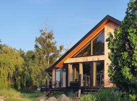 WerderChalet -- MEER IN SICHT -- Meerblick I Strand 150m I Sauna I eKamin I bis 5 Pers I by "Meyers am Meer"、Boiensdorfのシャレー